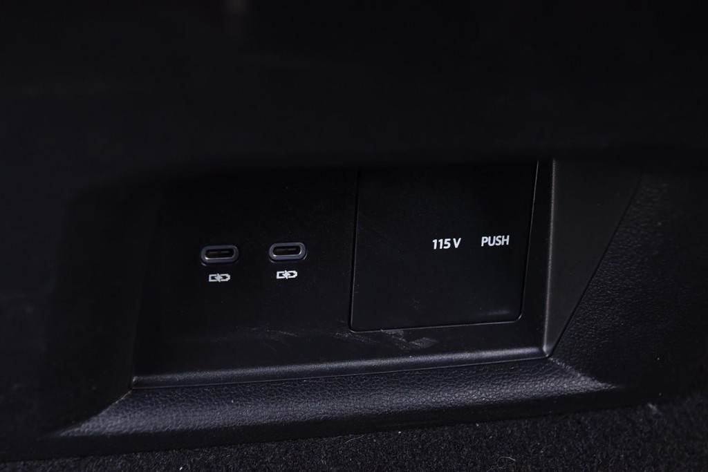 Volkswagen Atlas Cross Sport Vehicle Full-screen Gallery Image 24