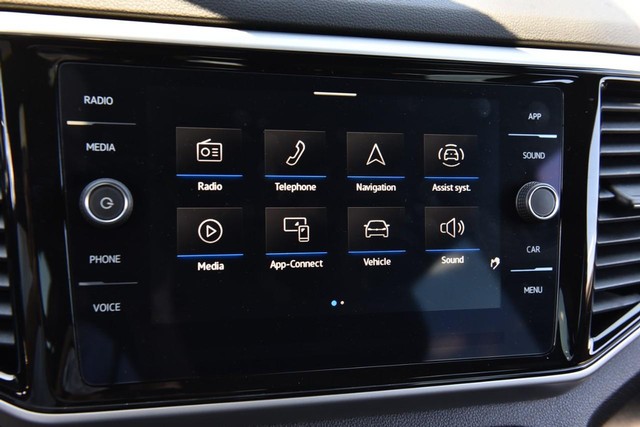 Volkswagen Atlas Cross Sport Vehicle Image 14