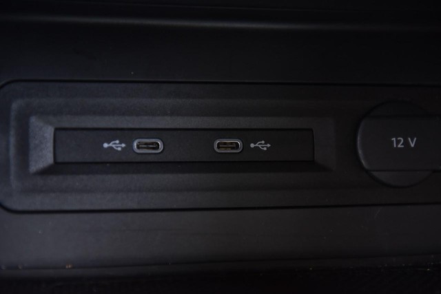 Volkswagen Atlas Cross Sport Vehicle Image 16