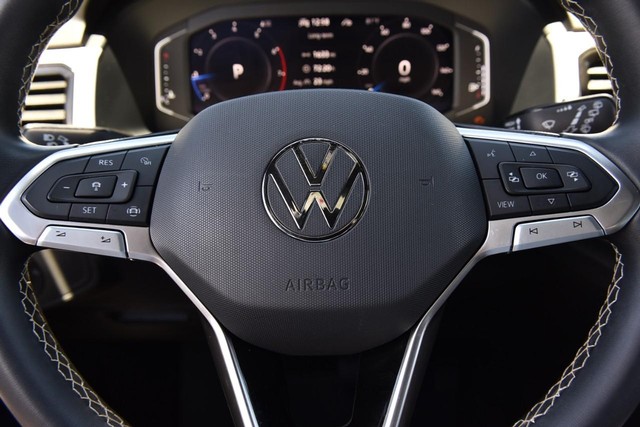 Volkswagen Atlas Cross Sport Vehicle Image 18