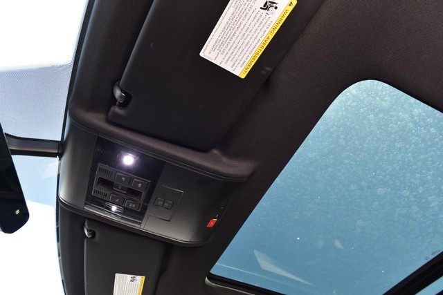 Volkswagen Atlas Cross Sport Vehicle Image 21