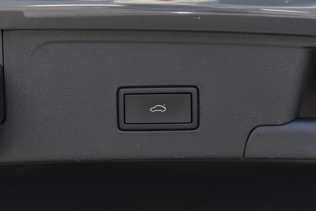 Volkswagen Atlas Cross Sport Vehicle Image 26