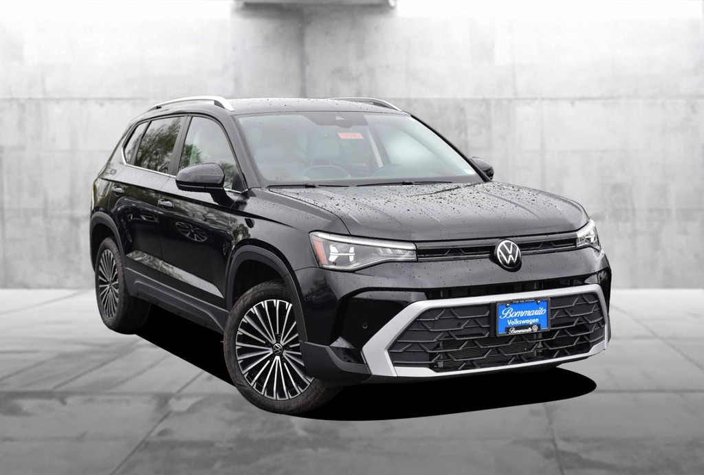 Volkswagen Taos Vehicle Full-screen Gallery Image 2