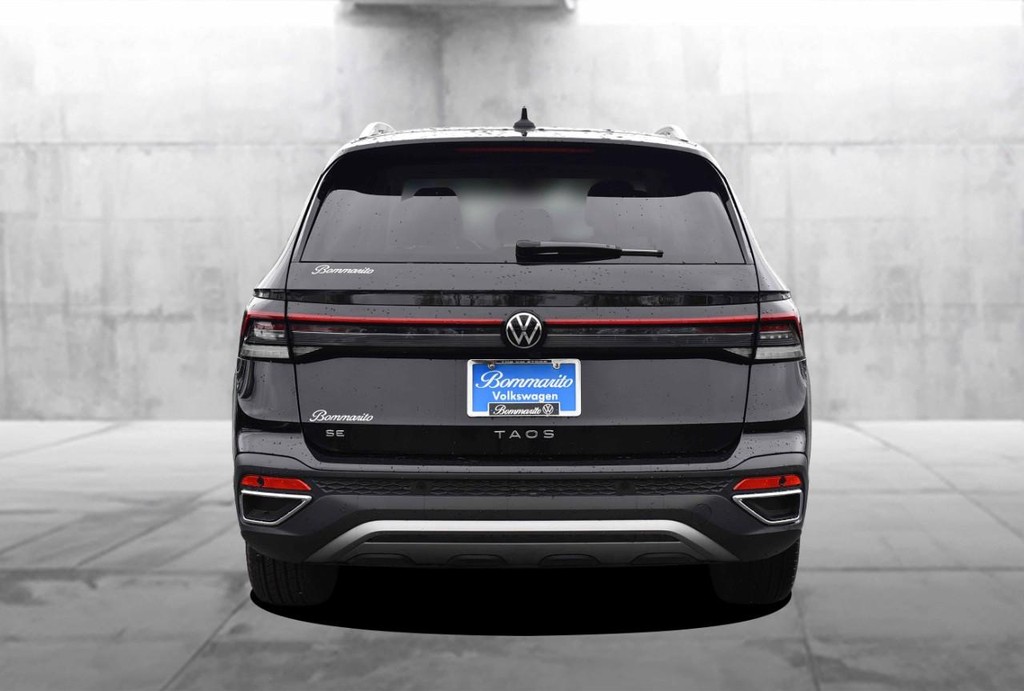 Volkswagen Taos Vehicle Full-screen Gallery Image 6