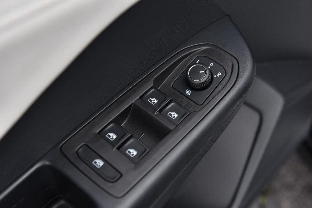 Volkswagen Taos Vehicle Full-screen Gallery Image 8