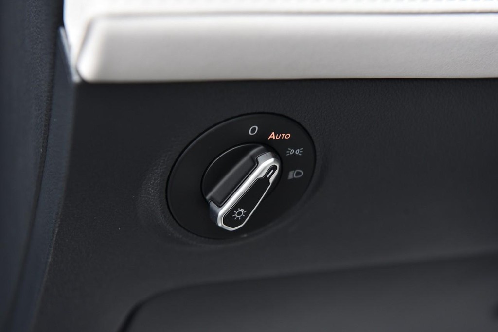 Volkswagen Taos Vehicle Full-screen Gallery Image 10