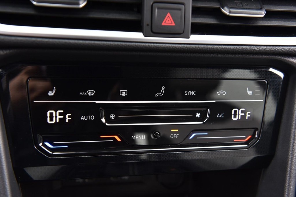 Volkswagen Taos Vehicle Full-screen Gallery Image 14