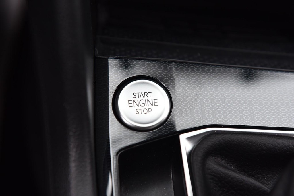 Volkswagen Taos Vehicle Full-screen Gallery Image 16