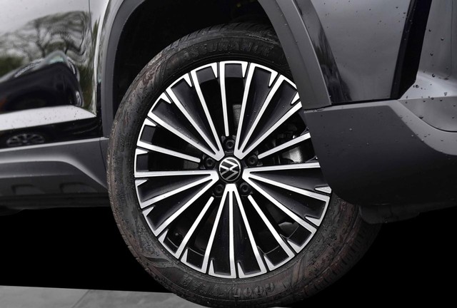 Volkswagen Taos Vehicle Image 03