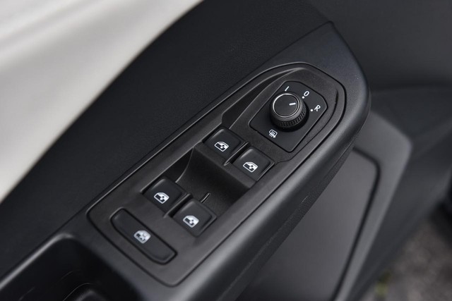 Volkswagen Taos Vehicle Image 08