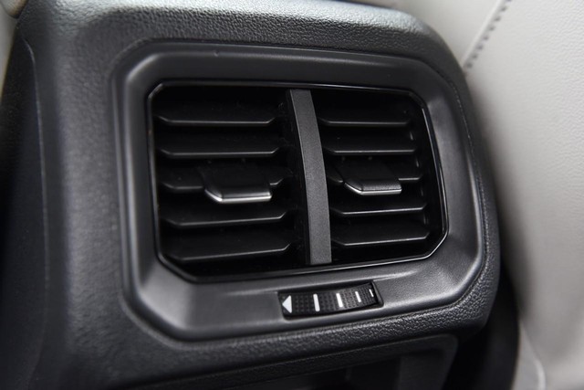 Volkswagen Taos Vehicle Image 22