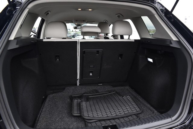 Volkswagen Taos Vehicle Image 24