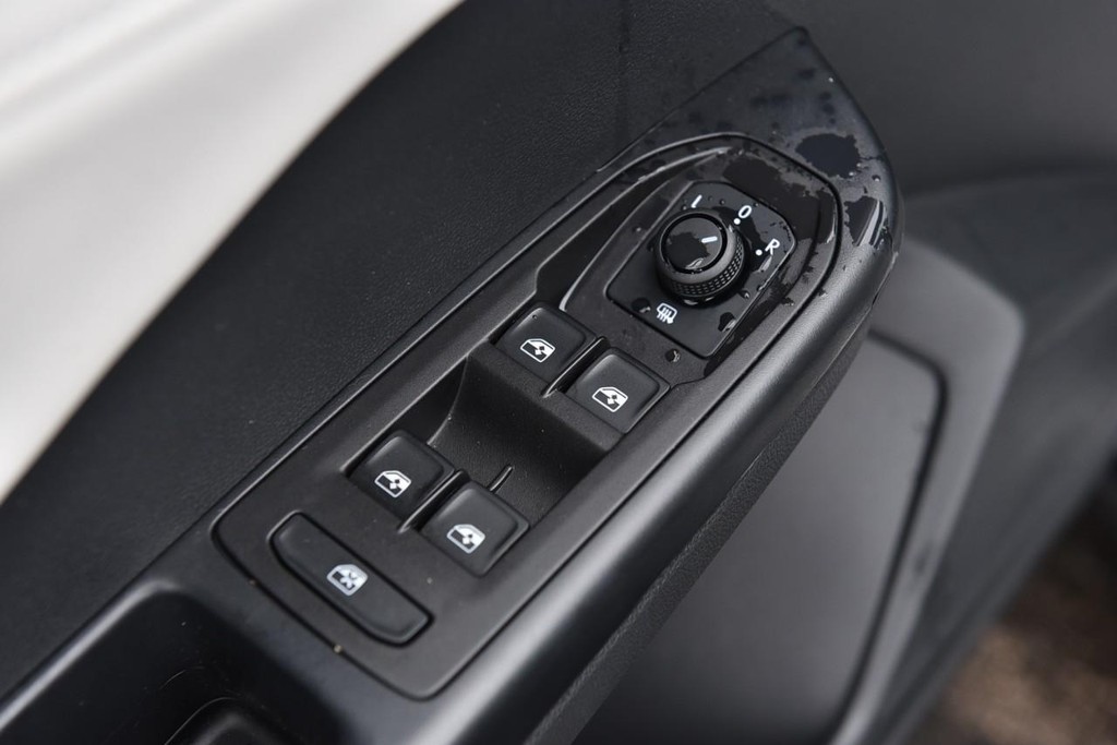 Volkswagen Taos Vehicle Full-screen Gallery Image 8