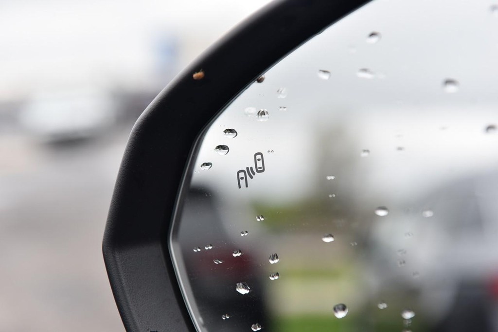 Volkswagen Taos Vehicle Full-screen Gallery Image 9