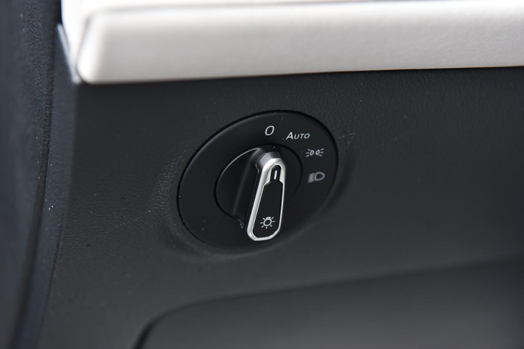 Volkswagen Taos Vehicle Full-screen Gallery Image 10
