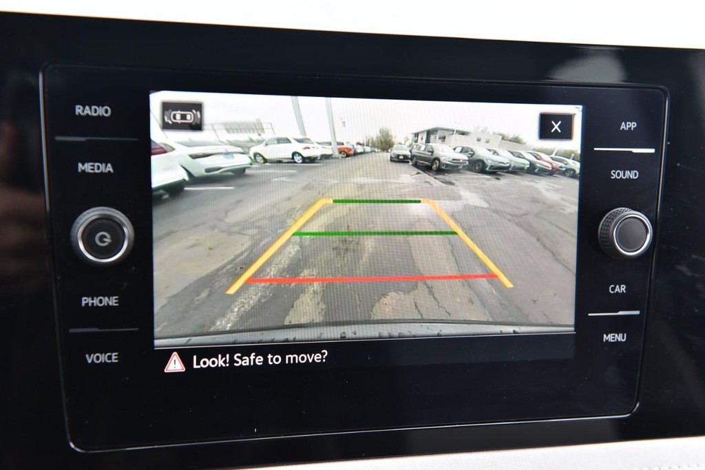 Volkswagen Taos Vehicle Full-screen Gallery Image 12
