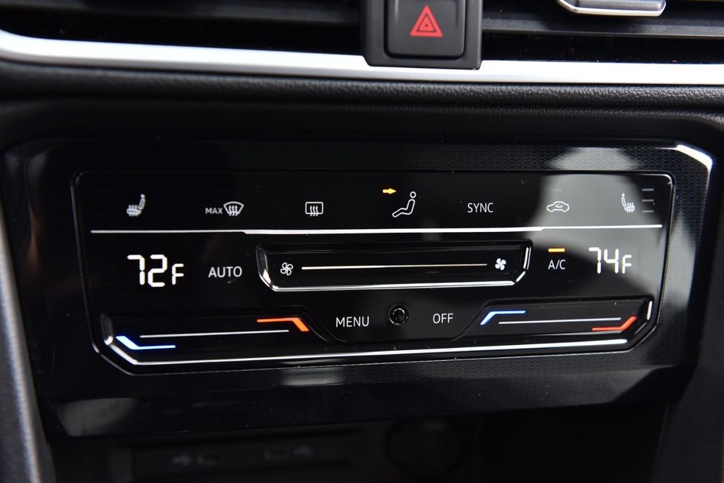 Volkswagen Taos Vehicle Full-screen Gallery Image 14