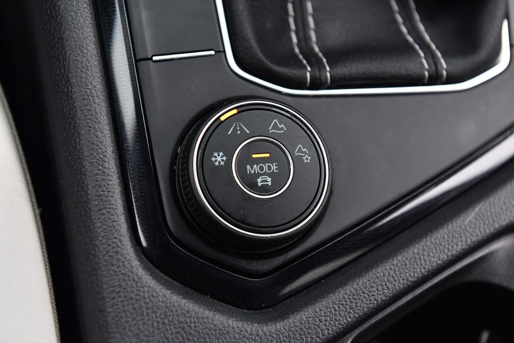 Volkswagen Taos Vehicle Full-screen Gallery Image 17