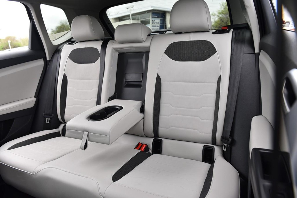 Volkswagen Taos Vehicle Full-screen Gallery Image 23