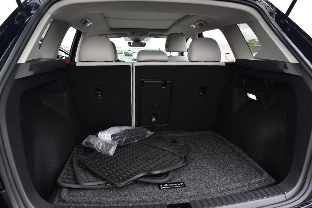Volkswagen Taos Vehicle Full-screen Gallery Image 26
