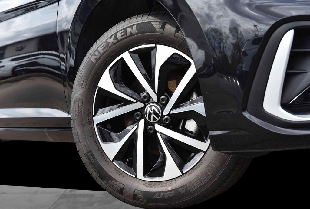 Volkswagen Jetta Vehicle Full-screen Gallery Image 3