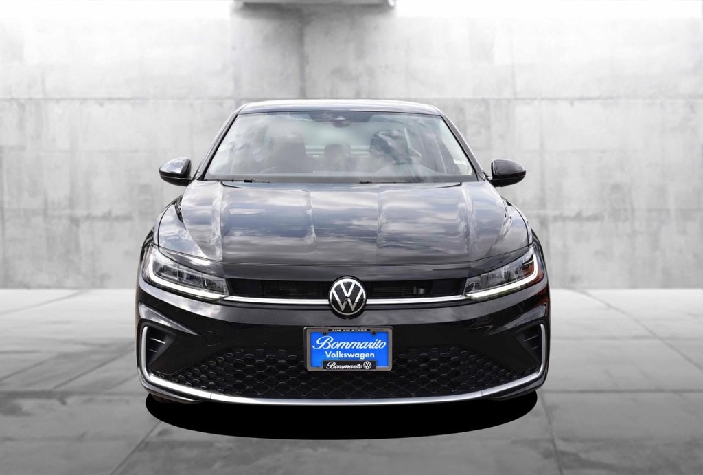 Volkswagen Jetta Vehicle Full-screen Gallery Image 4