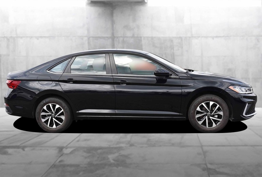 Volkswagen Jetta Vehicle Full-screen Gallery Image 5