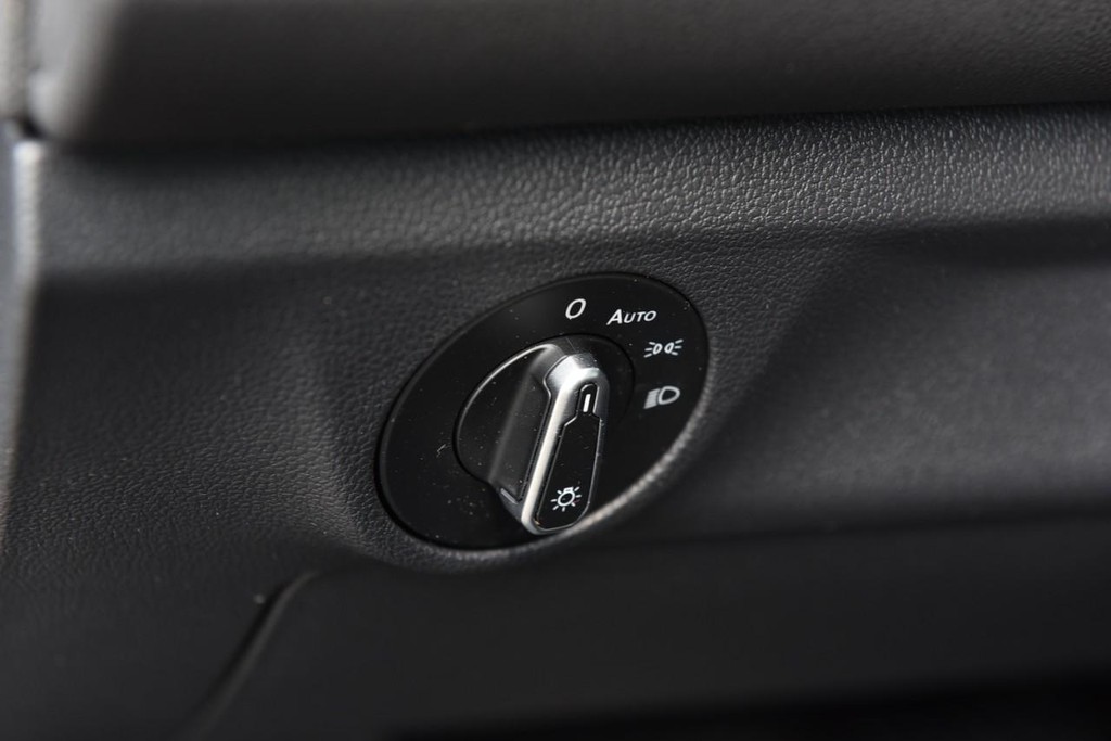 Volkswagen Jetta Vehicle Full-screen Gallery Image 11