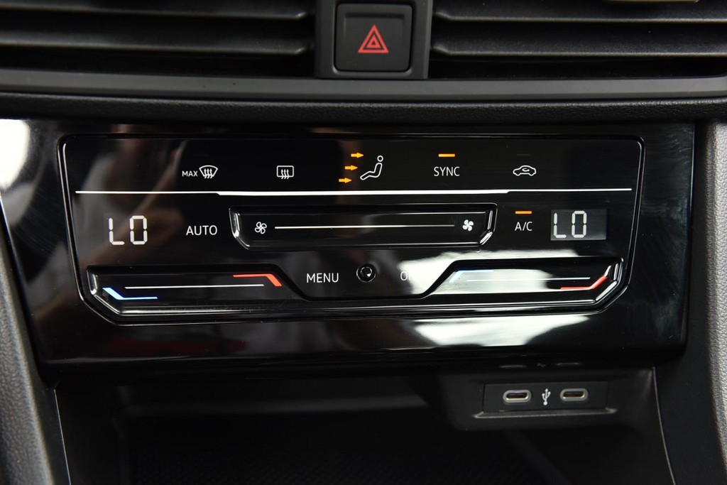 Volkswagen Jetta Vehicle Full-screen Gallery Image 15