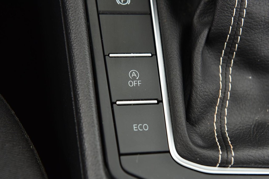Volkswagen Jetta Vehicle Full-screen Gallery Image 17