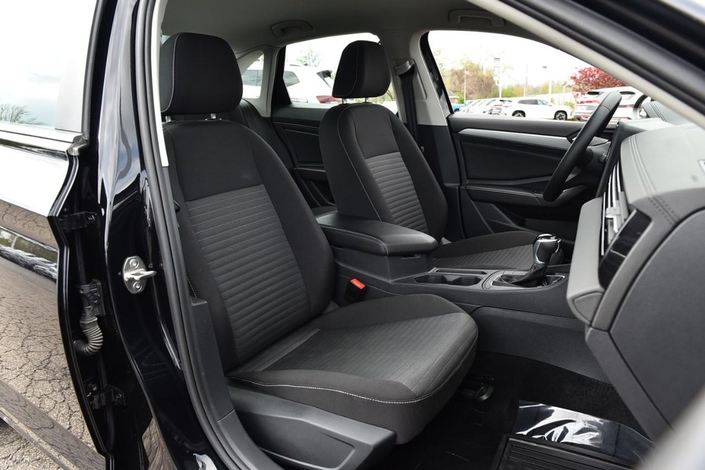 Volkswagen Jetta Vehicle Full-screen Gallery Image 20