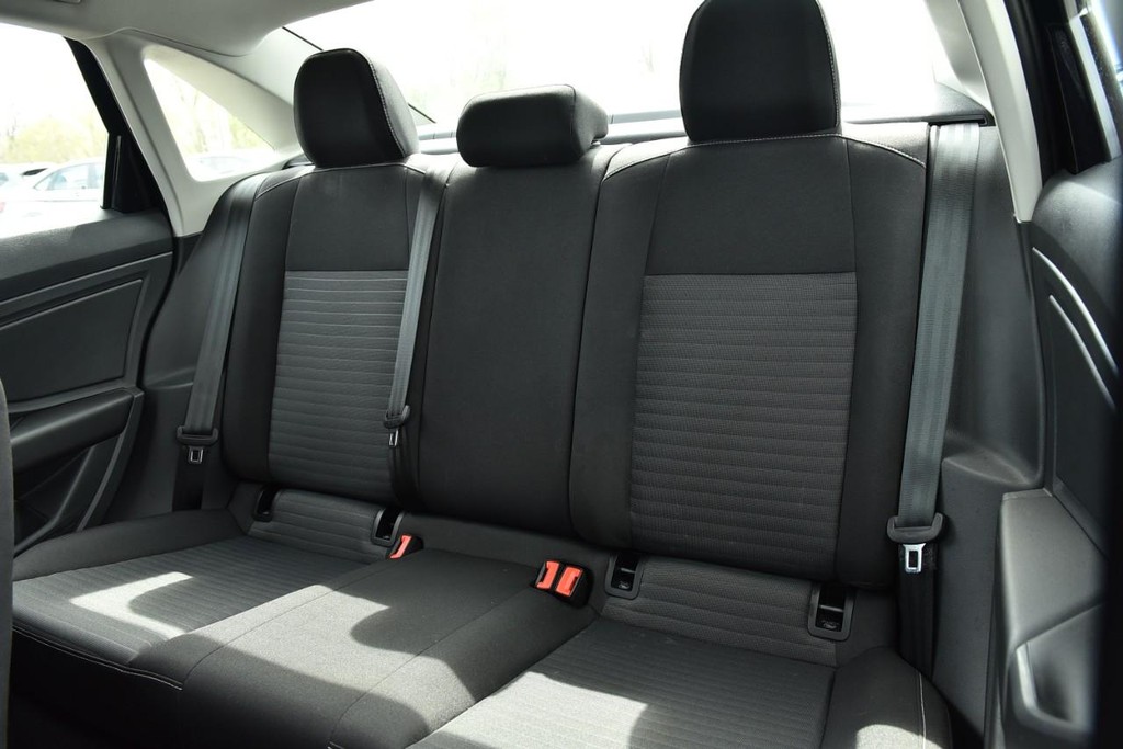Volkswagen Jetta Vehicle Full-screen Gallery Image 21