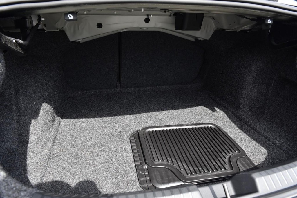 Volkswagen Jetta Vehicle Full-screen Gallery Image 22
