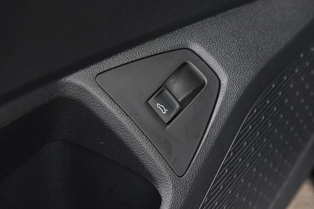 Volkswagen Jetta Vehicle Image 09