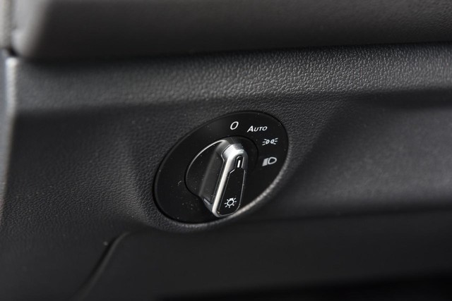Volkswagen Jetta Vehicle Image 11