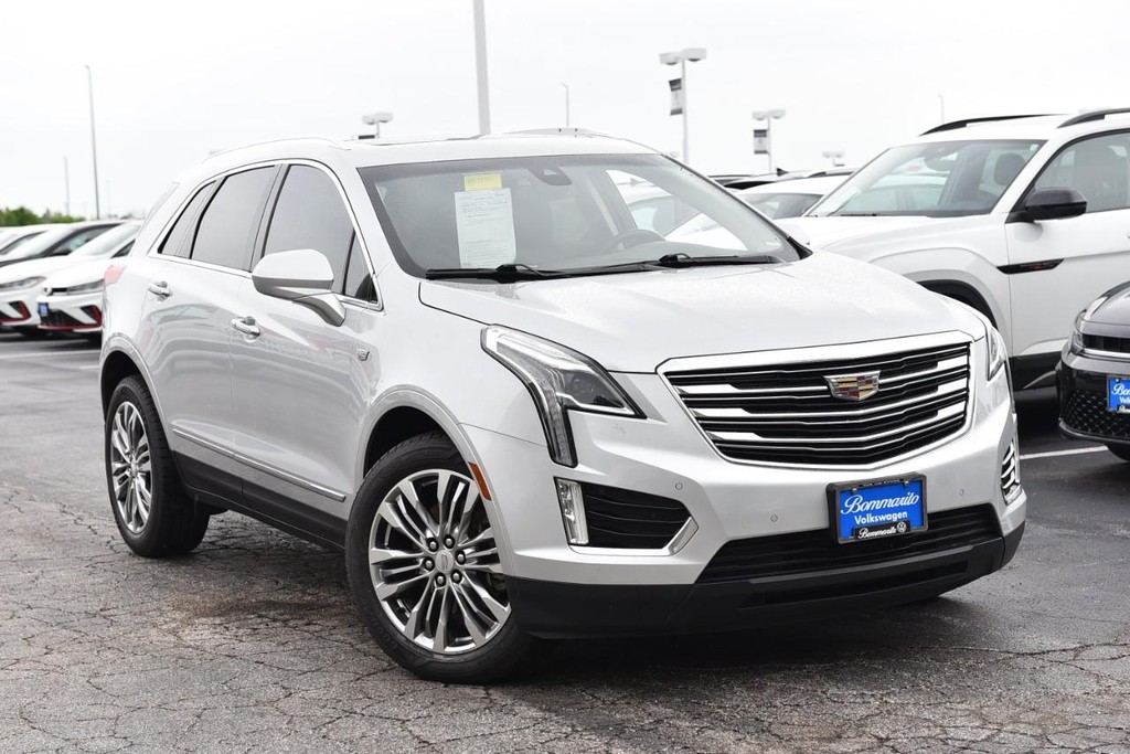 Cadillac XT5 Vehicle Full-screen Gallery Image 02