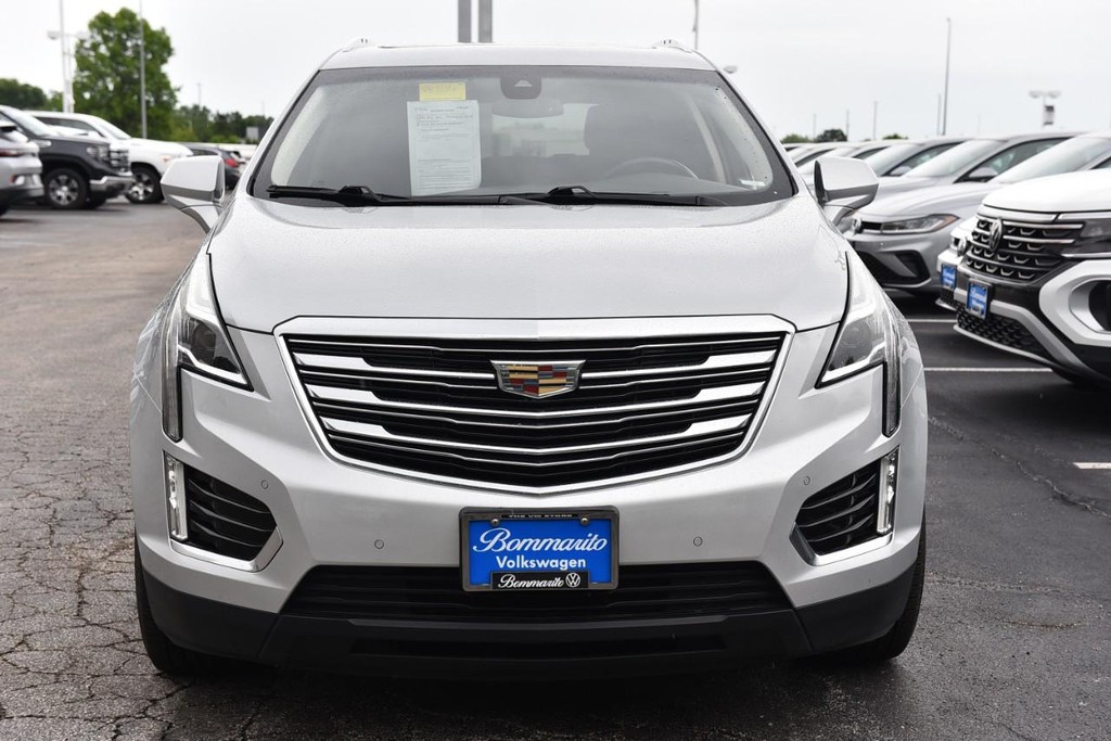 Cadillac XT5 Vehicle Full-screen Gallery Image 04