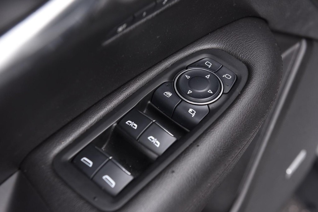 Cadillac XT5 Vehicle Full-screen Gallery Image 08