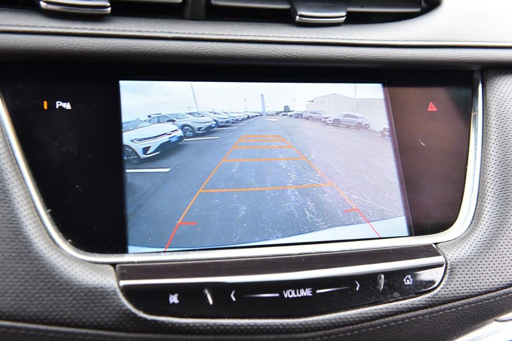 Cadillac XT5 Vehicle Full-screen Gallery Image 15