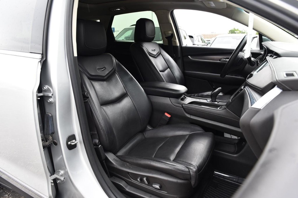 Cadillac XT5 Vehicle Full-screen Gallery Image 20