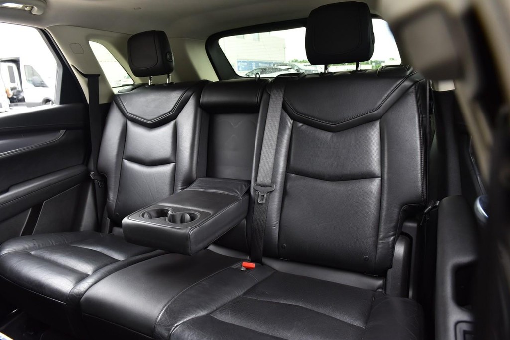 Cadillac XT5 Vehicle Full-screen Gallery Image 22