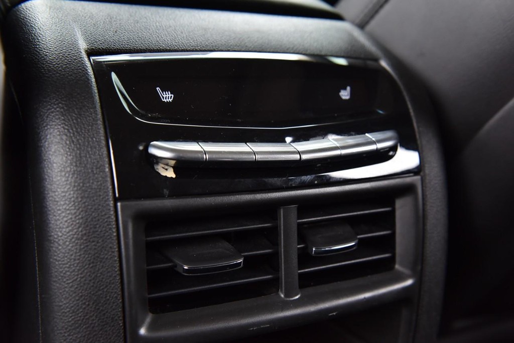 Cadillac XT5 Vehicle Full-screen Gallery Image 23