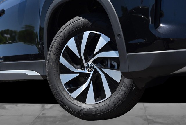 Volkswagen Tiguan Vehicle Image 03