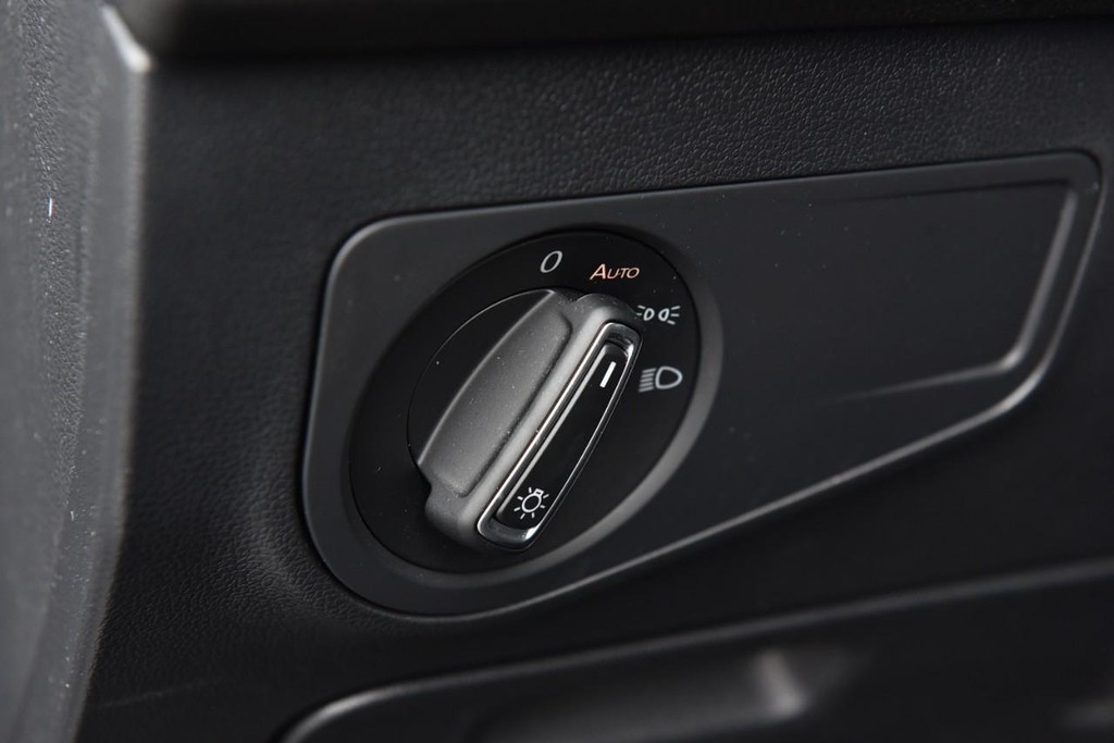 Volkswagen Tiguan Vehicle Full-screen Gallery Image 11