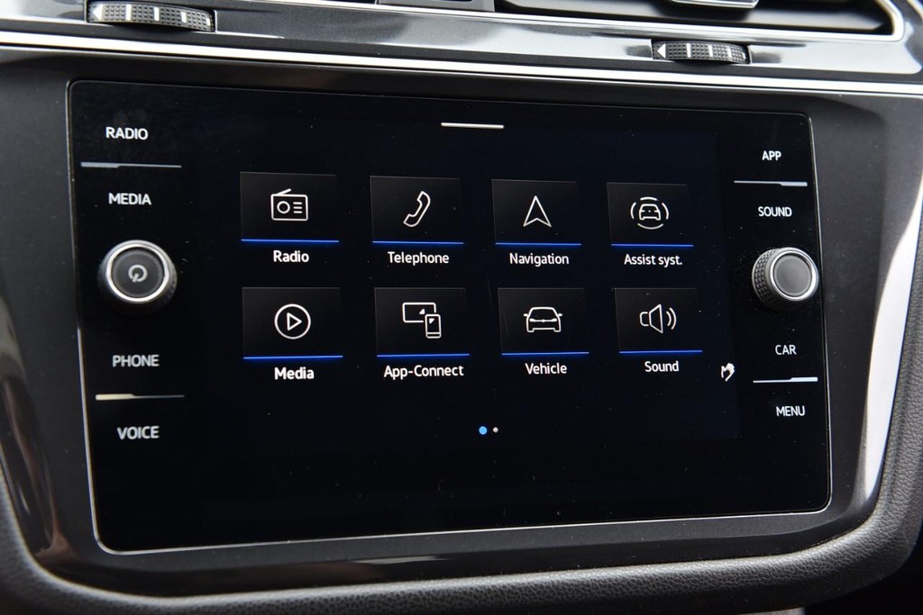 Volkswagen Tiguan Vehicle Full-screen Gallery Image 14
