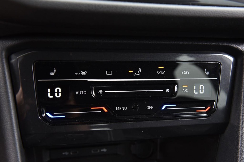 Volkswagen Tiguan Vehicle Full-screen Gallery Image 15