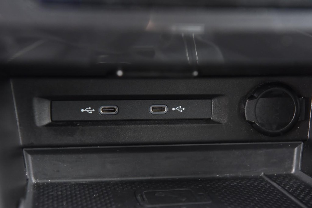 Volkswagen Tiguan Vehicle Full-screen Gallery Image 16