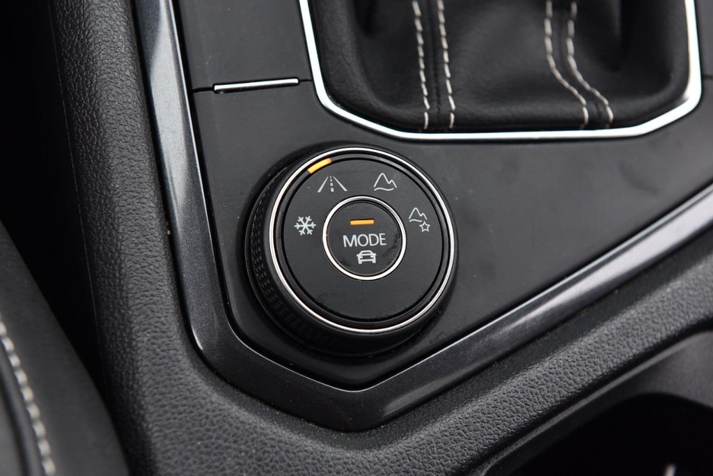 Volkswagen Tiguan Vehicle Full-screen Gallery Image 18