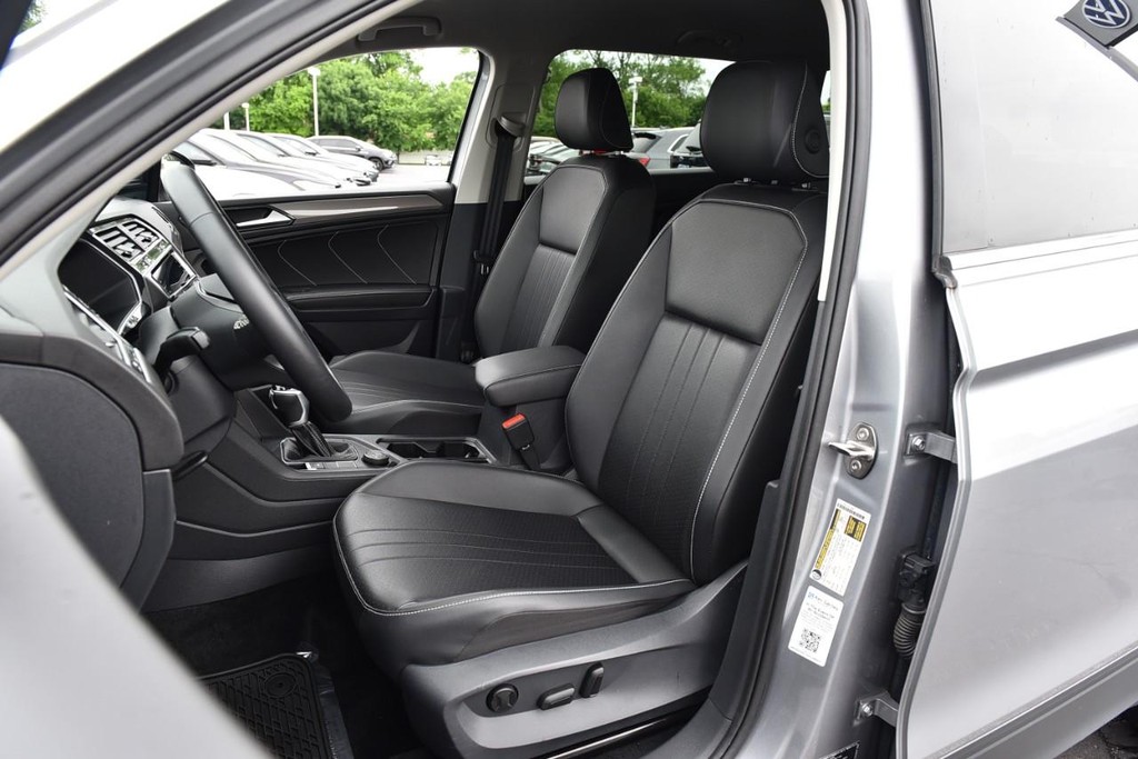 Volkswagen Tiguan Vehicle Full-screen Gallery Image 20