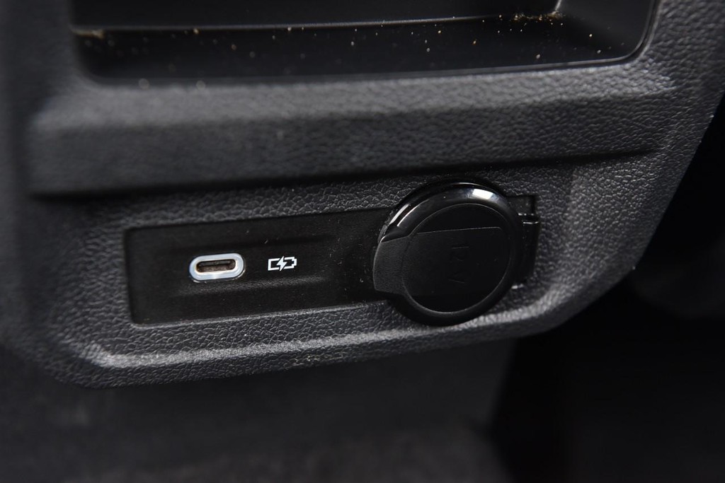 Volkswagen Tiguan Vehicle Full-screen Gallery Image 24